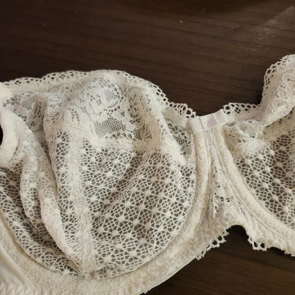 Lace bra - Picture 2 of 3